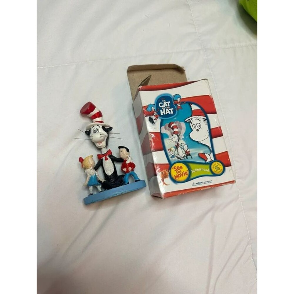 2003 cat in the hat universal studios bobble head